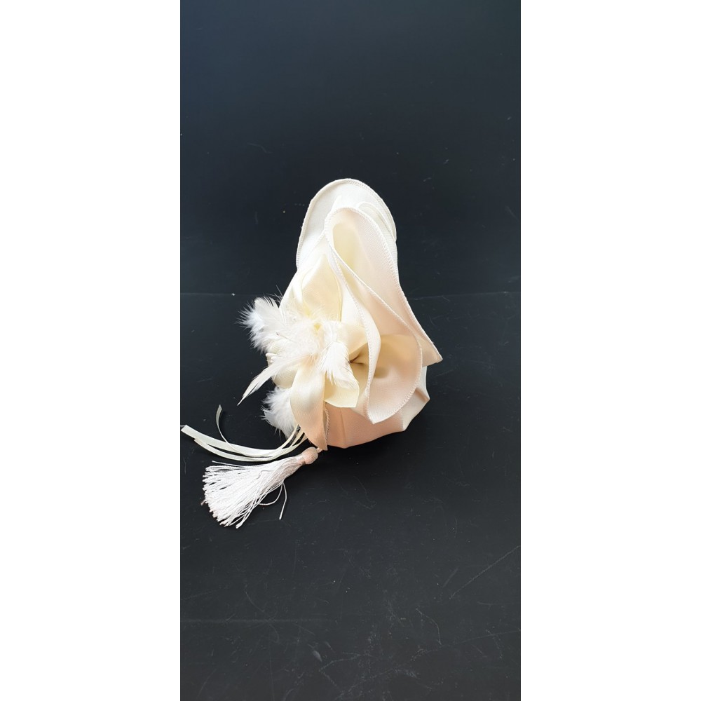 Μπομπονιέρα Ιδιαίτερη Lilium Feather Ivory
