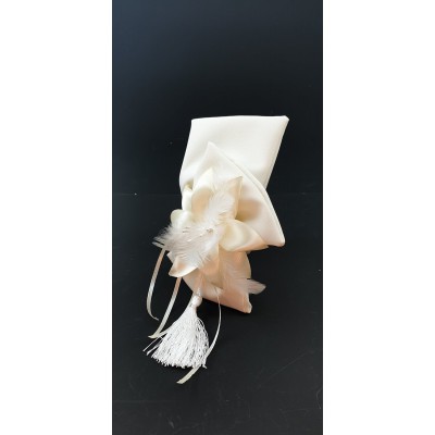 Μπομπονιε΄ρα Ιδιαίτερη Lilium Feather Ivory