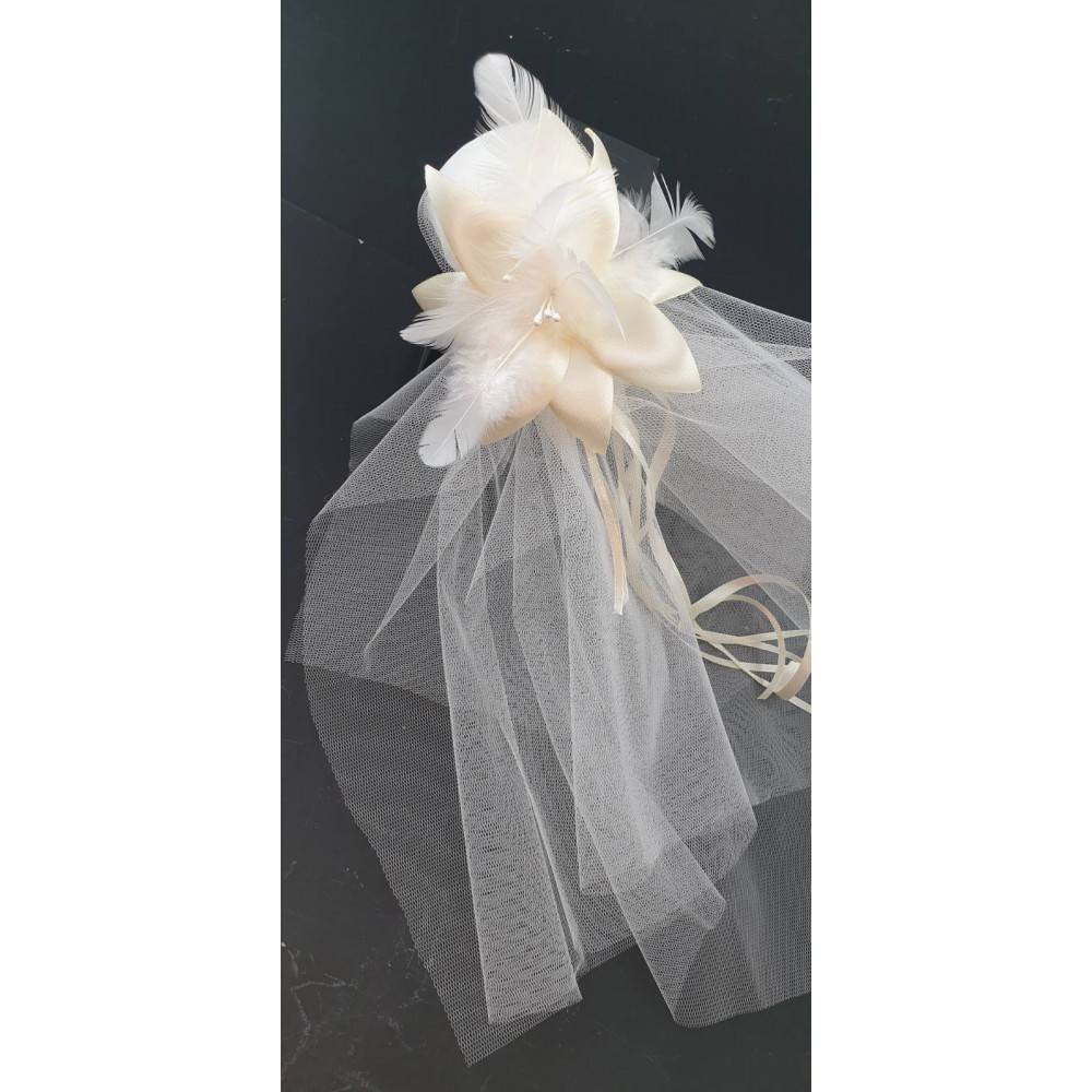 Μπομπονιέρα Ιδιαίτερη Lilium Feather Ivory