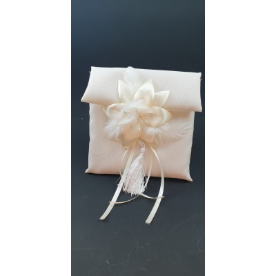 Μπομπονιέρα Ιδιαίτερη Lilium Feather Ivory