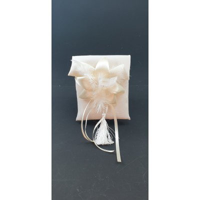 Μπομπονιέρα ΙΔιαίτερη Lilium Feather Ivory