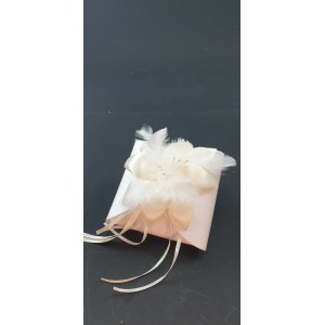 Μπομπονιέρα Ιδιαίτερη Lilium Feather Ivory