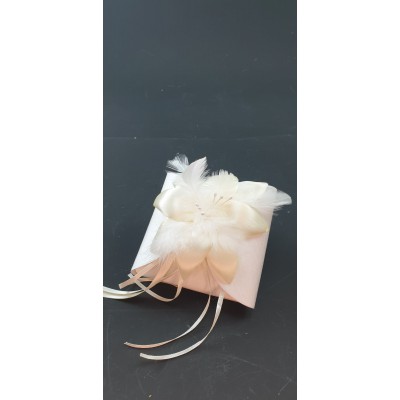 Μπομπονιέρα Ιδιαίτερη Lilium Feather Ivory