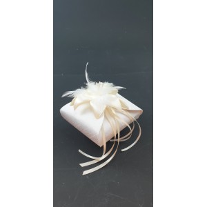 Μπομπονιέρα Ιδιαίτερη Lilium Feather Ivory