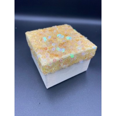 ΜΠΟΜΠΟΝΙΕΡΑ  ΚΟΥΤΙ ΕΚΡΟΥ ΜΕ ΠΑΓΙΕΤΕΣ ΣΤΟ ΚΑΠΑΚΙ 7.5x7.5x5cm