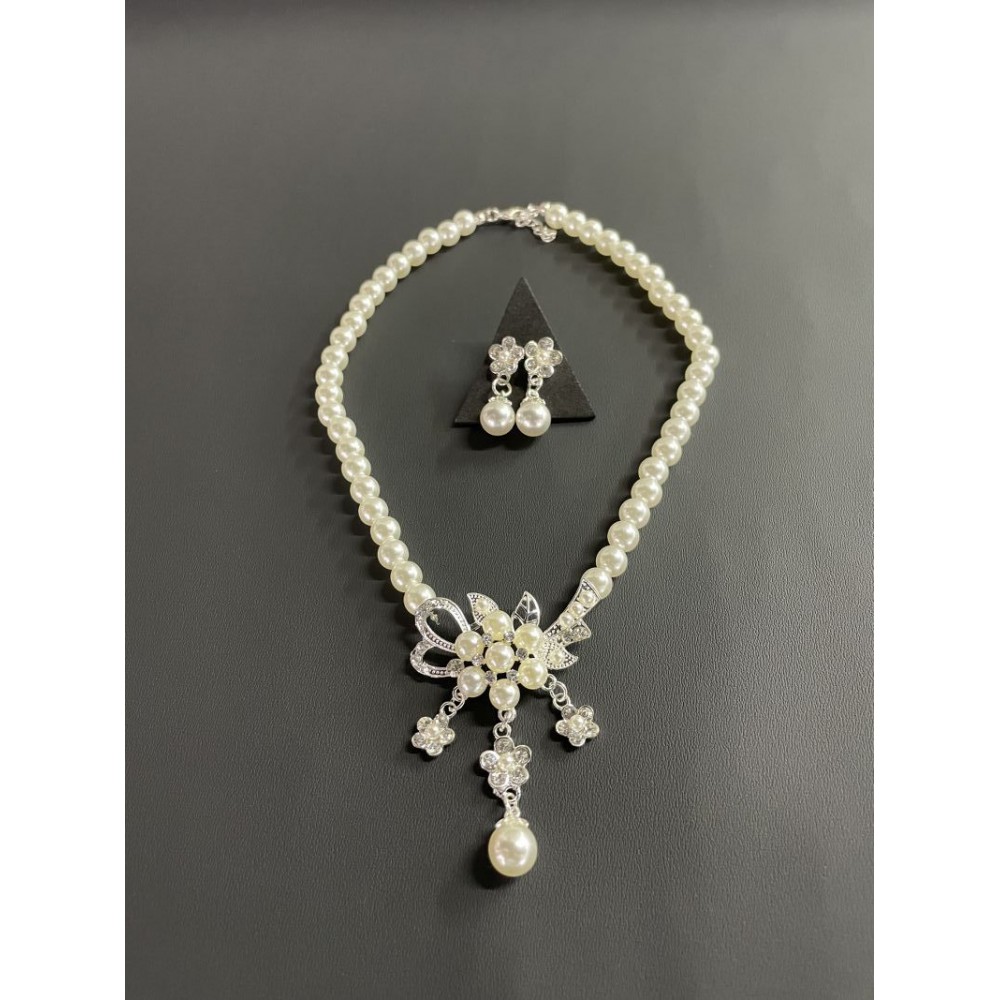 ΝΥΦΙΚΟ ΣΕΤ ΚΟΣΜΗΜΑΤΩΝ ΚΟΛΙΕ ΚΑΙ ΣΚΟΥΛΑΡΙΚΙΑ ΜΕ ΣΤΡΑΣ 