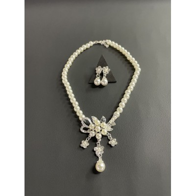 ΝΥΦΙΚΟ ΣΕΤ ΚΟΣΜΗΜΑΤΩΝ ΚΟΛΙΕ ΚΑΙ ΣΚΟΥΛΑΡΙΚΙΑ ΜΕ ΠΕΡΛΕΣ