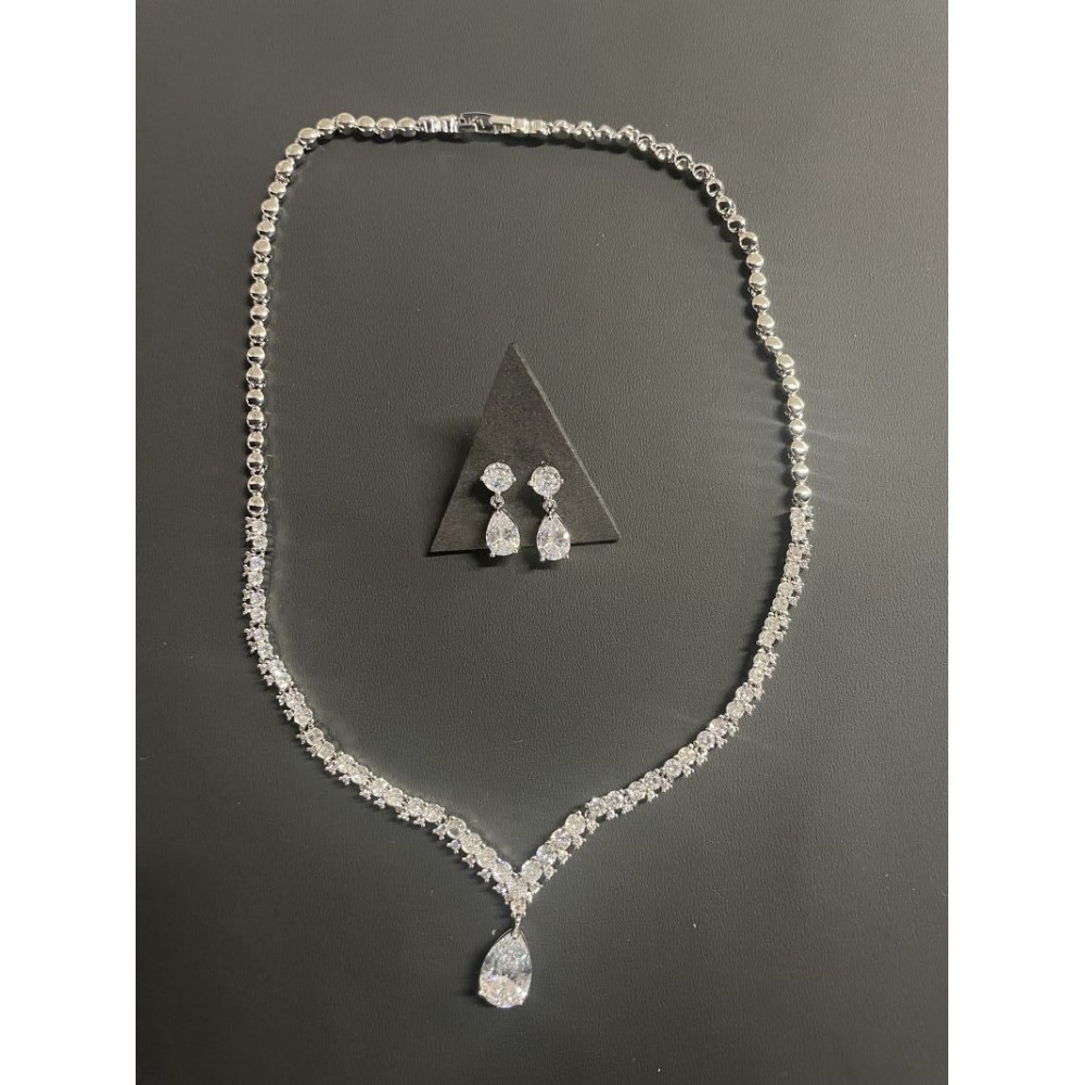 ΝΥΦΙΚΟ ΣΕΤ ΚΟΣΜΗΜΑΤΩΝ ΚΟΛΙΕ ΚΑΙ ΣΚΟΥΛΑΡΙΚΙΑ ΜΕ ΣΤΡΑΣ 