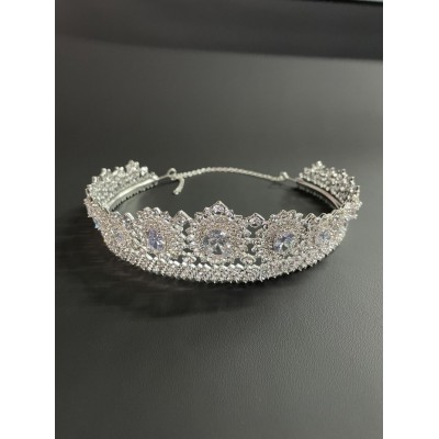 ΝΥΦΙΚΟ ΚΟΣΜΗΜΑ ΜΑΛΛΙΩΝ ΚΟΡΩΝΑ ΜΕ ΣΤΡΑΣ